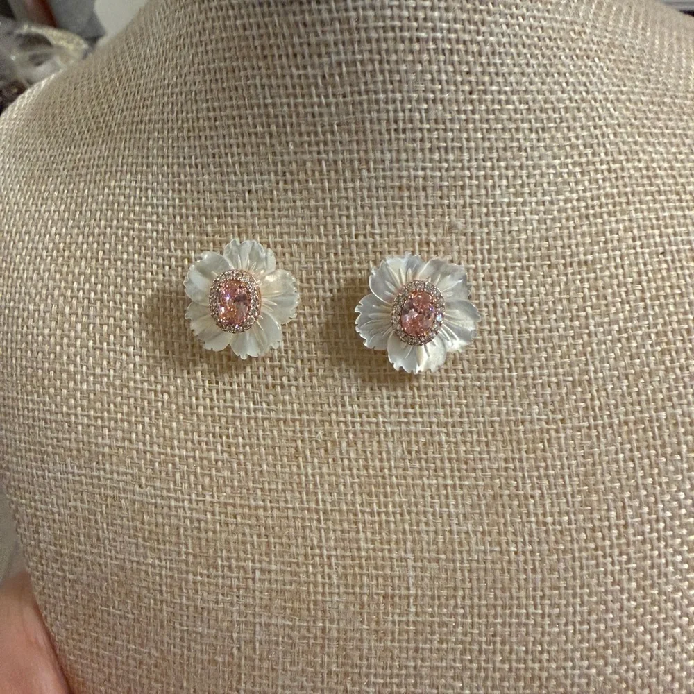N/A these elegant